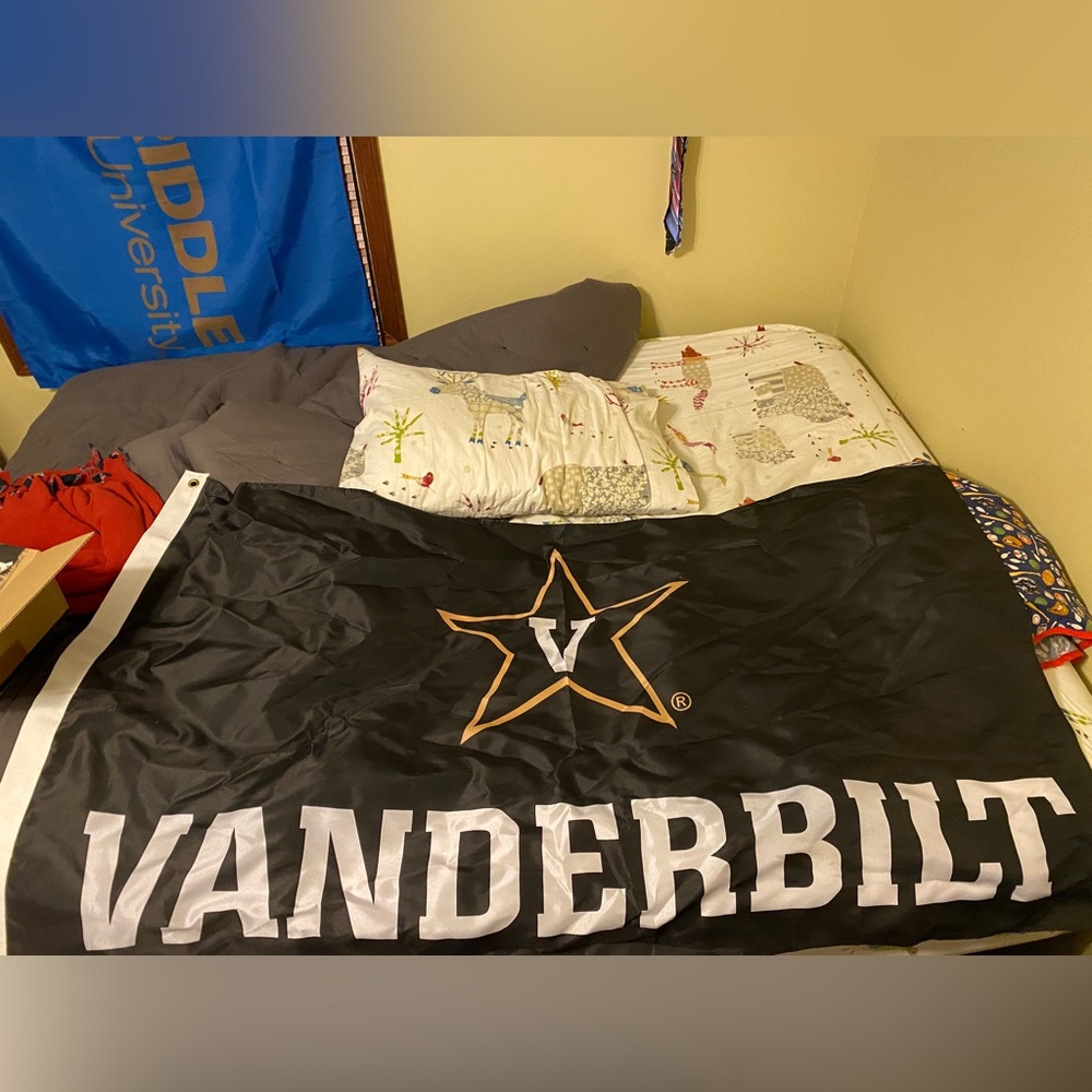 Vanderbilt University flag black 3 ft by 5ft. Polyester perfect condition